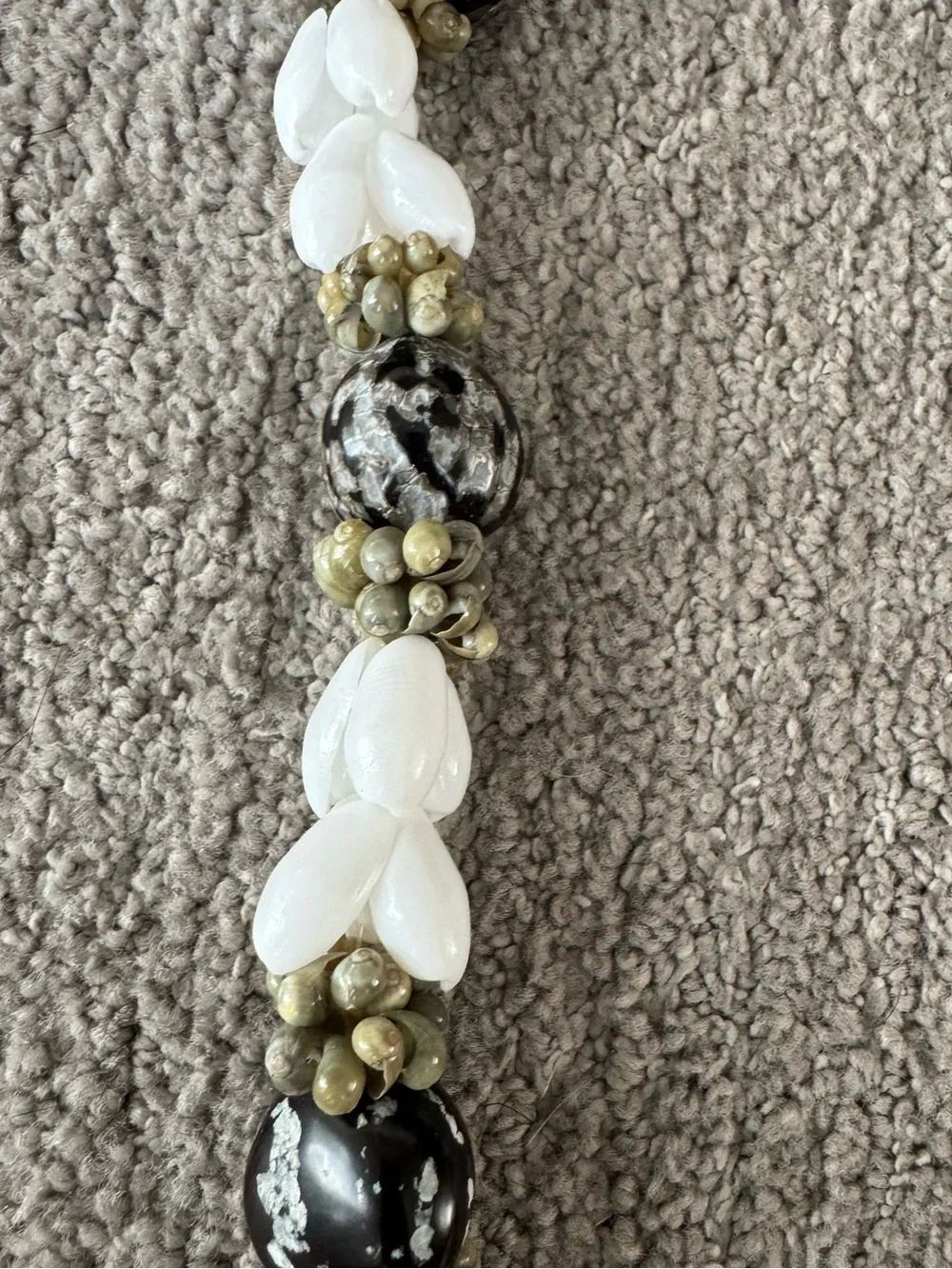 Genuine Hawaiian lei white bubble shells and polished black and brown kukui nuts - Picture 3 of 3